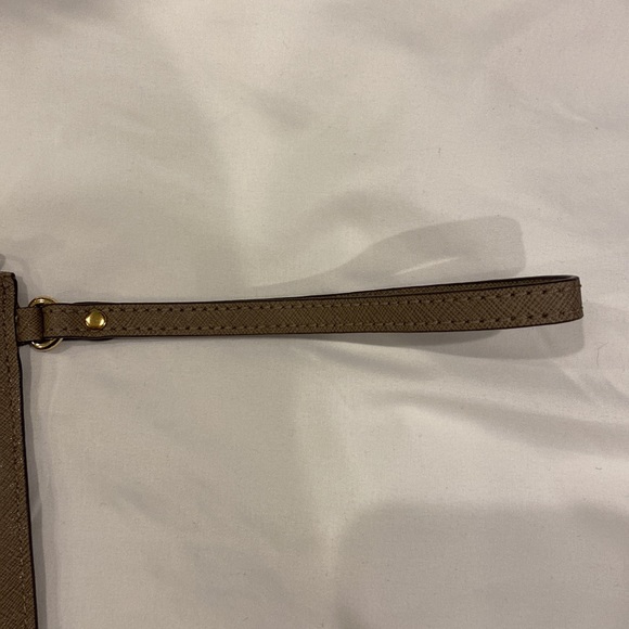 Michael Kors large wristlet - Picture 3 of 5